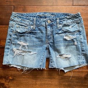 (american eagle) distressed medium-wash 4 inch shorts
